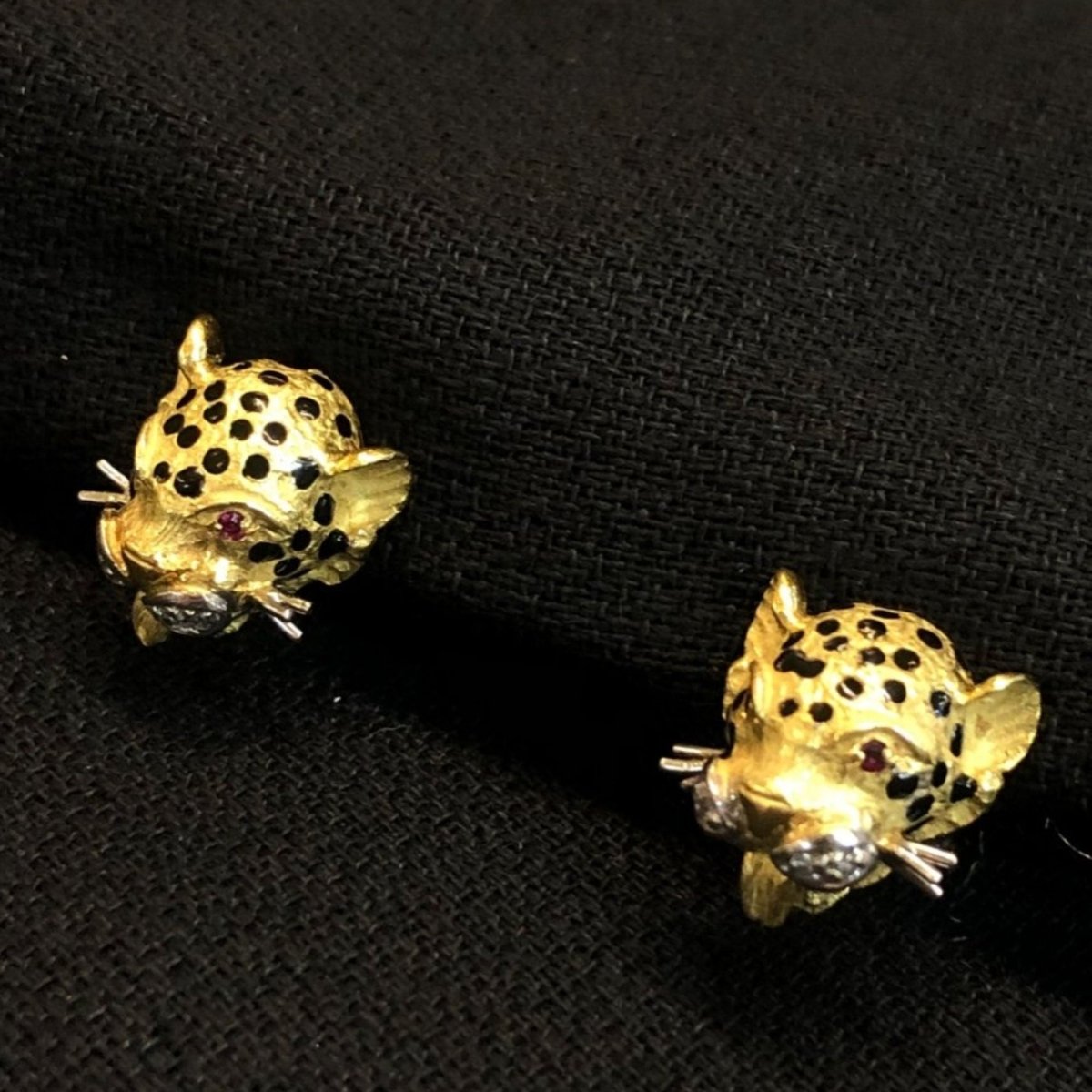 Boucles d'oreilles clip Léopards, en or jaune diamants et rubis - Castafiore