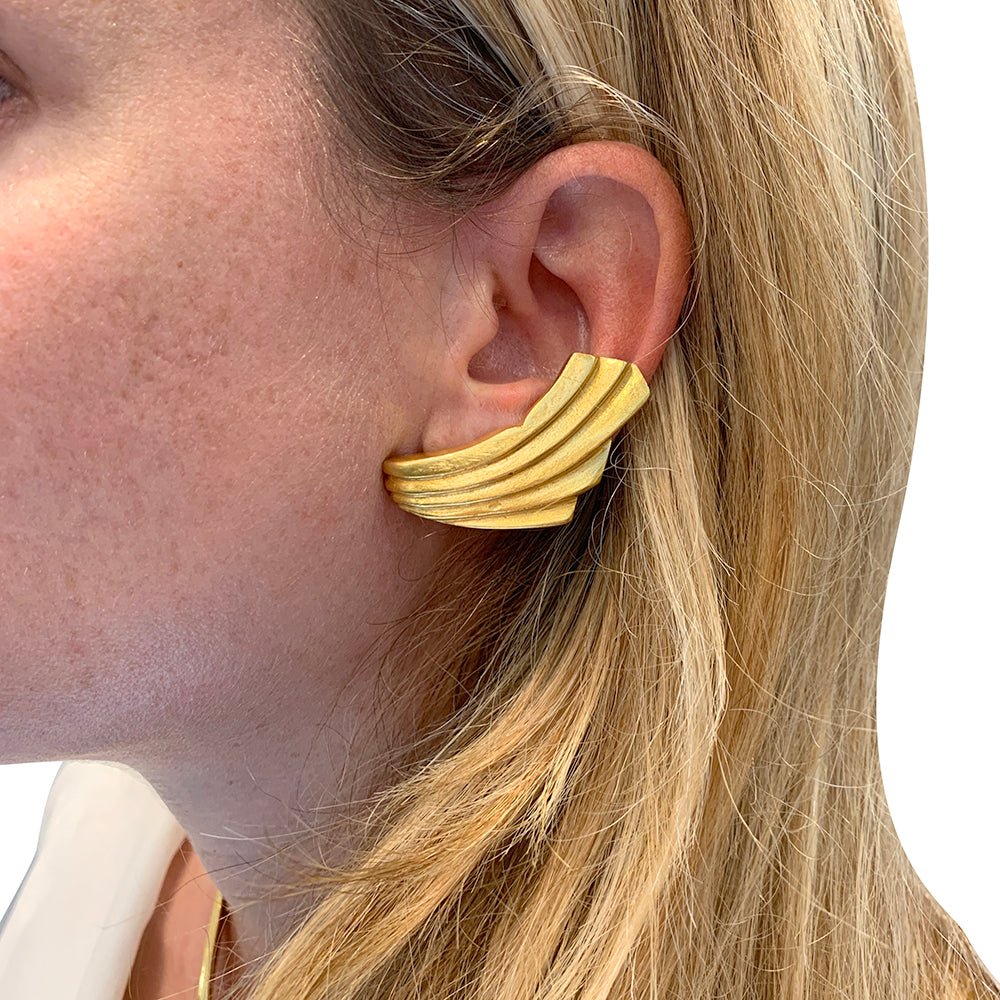 Boucles d'oreilles Clips LALAOUNIS "Drapé" en or jaune - Castafiore