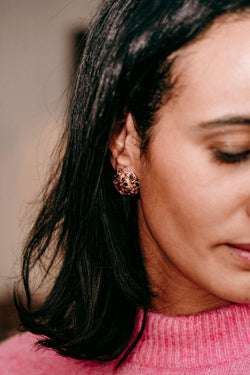 Boucles d’oreilles Clips LALAOUNIS en or jaune, rubis et saphirs - Castafiore