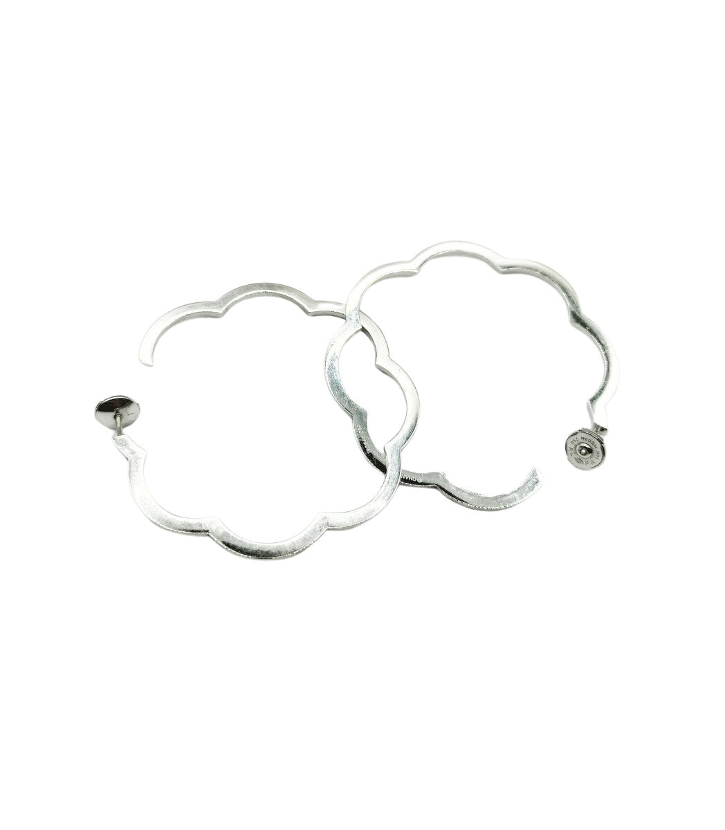 Boucles d'oreilles Créoles CHANEL "Camélia" en or blanc - Castafiore