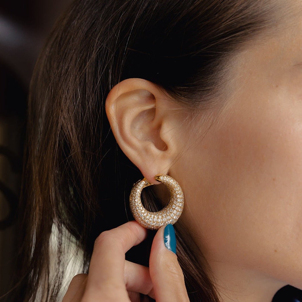 Boucles d'oreilles Créoles en or jaune pavées de diamants - Castafiore