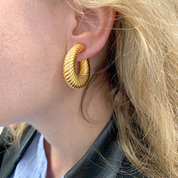 Boucles d'oreilles créoles VAN CLEEF & ARPELS godronnées - Castafiore