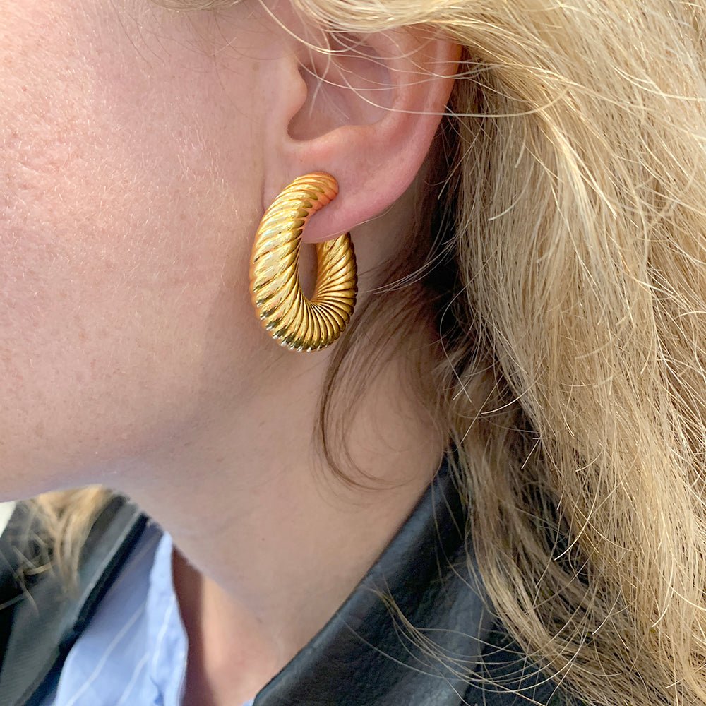 Boucles d'oreilles créoles VAN CLEEF & ARPELS godronnées - Castafiore