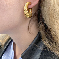 Boucles d'oreilles créoles VAN CLEEF & ARPELS godronnées - Castafiore