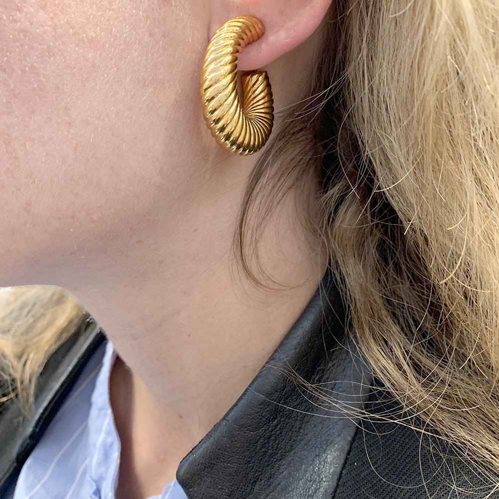 Boucles d'oreilles créoles VAN CLEEF & ARPELS godronnées - Castafiore