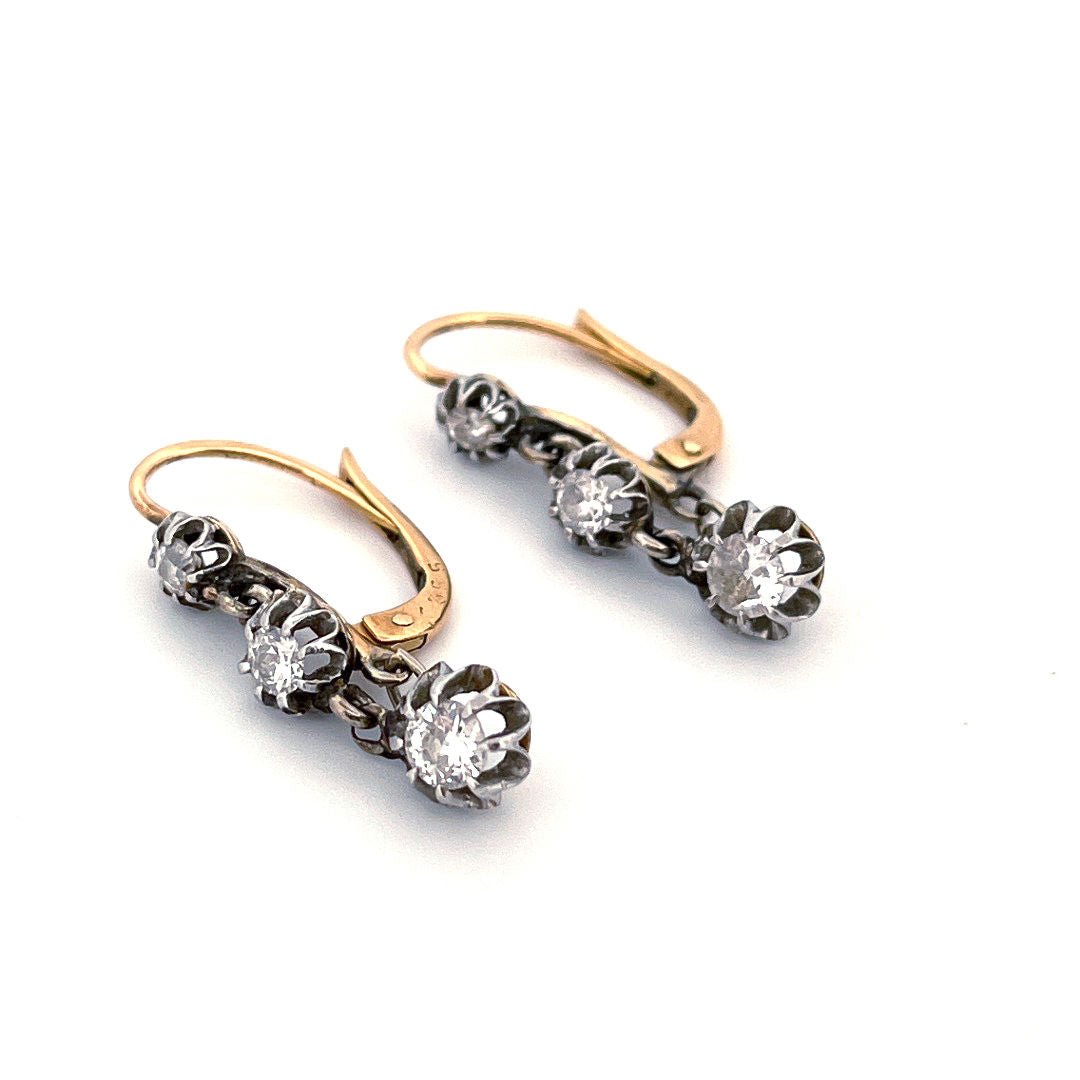 Boucles d'oreilles Dormeuses en or jaune et diamants - Castafiore
