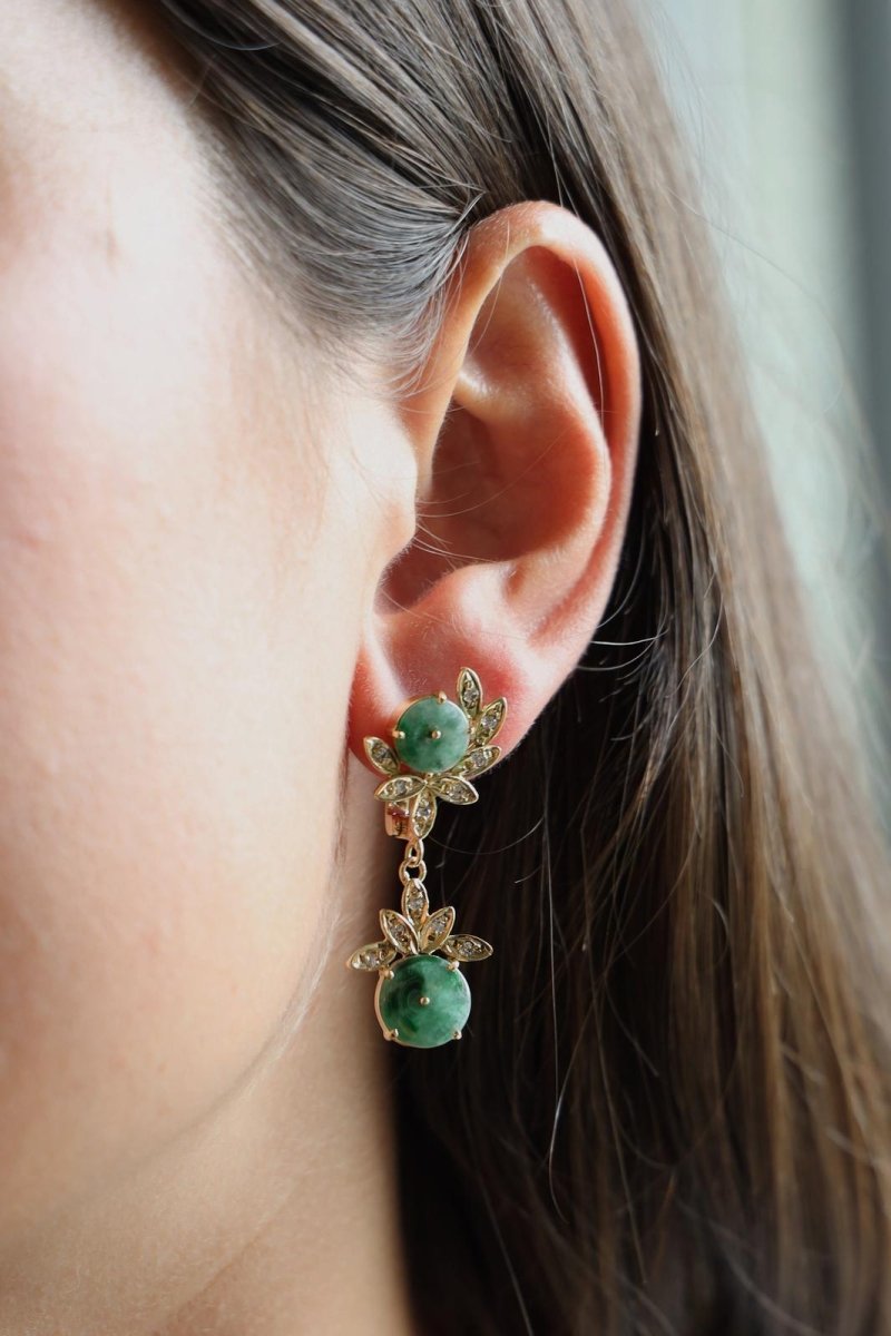 Boucles d'oreilles Dormeuses en or jaune, jade jadéite et diamants - Castafiore