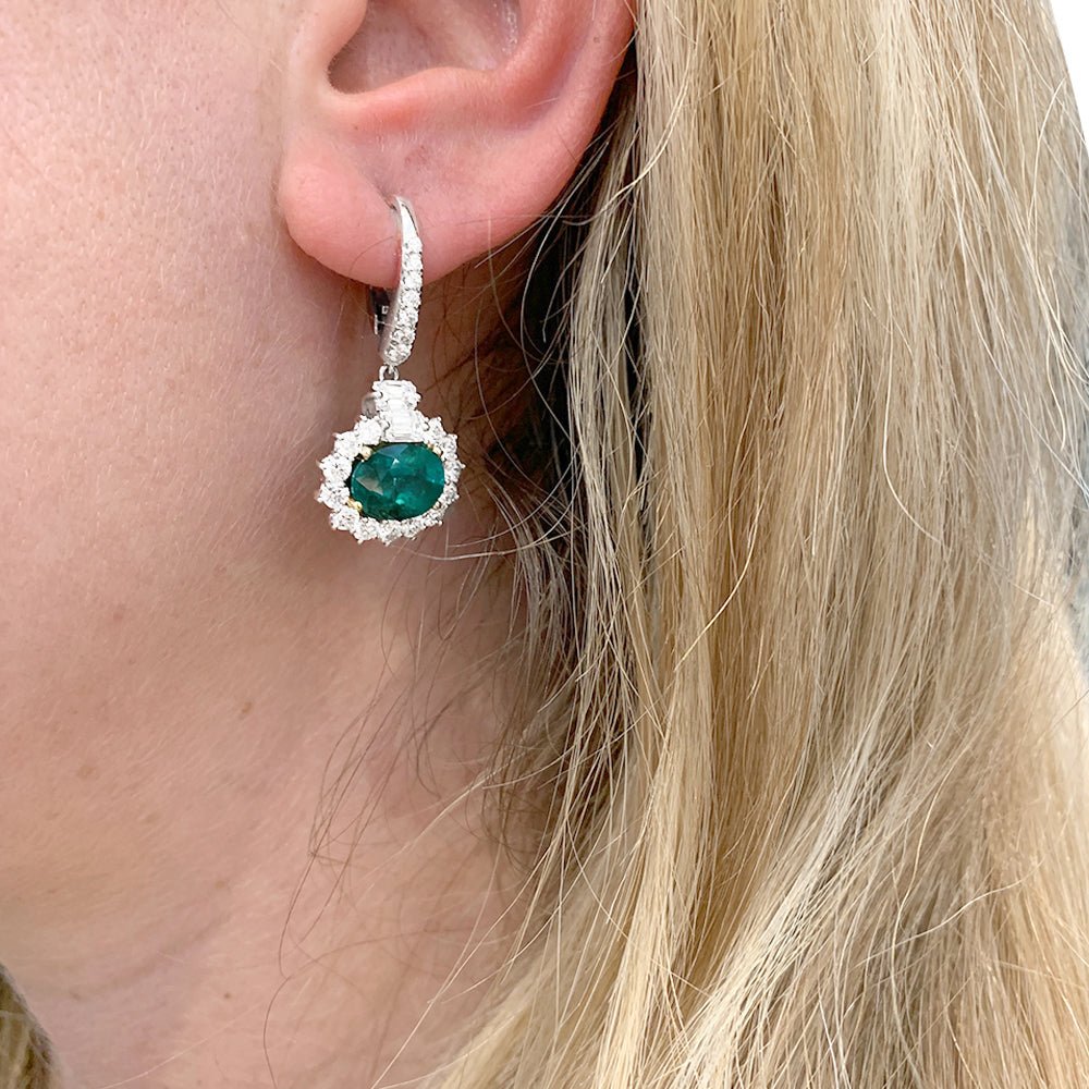 Boucles d'oreilles en or blanc, émeraudes et diamants - Castafiore