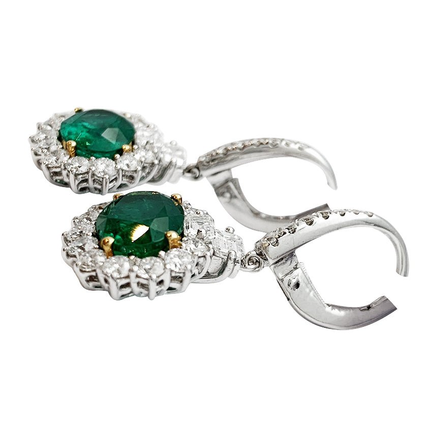Boucles d'oreilles en or blanc, émeraudes et diamants - Castafiore