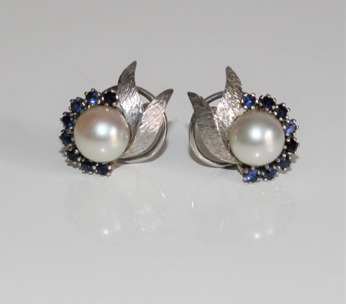 Boucles d'oreilles en or blanc et perle et saphirs - Castafiore