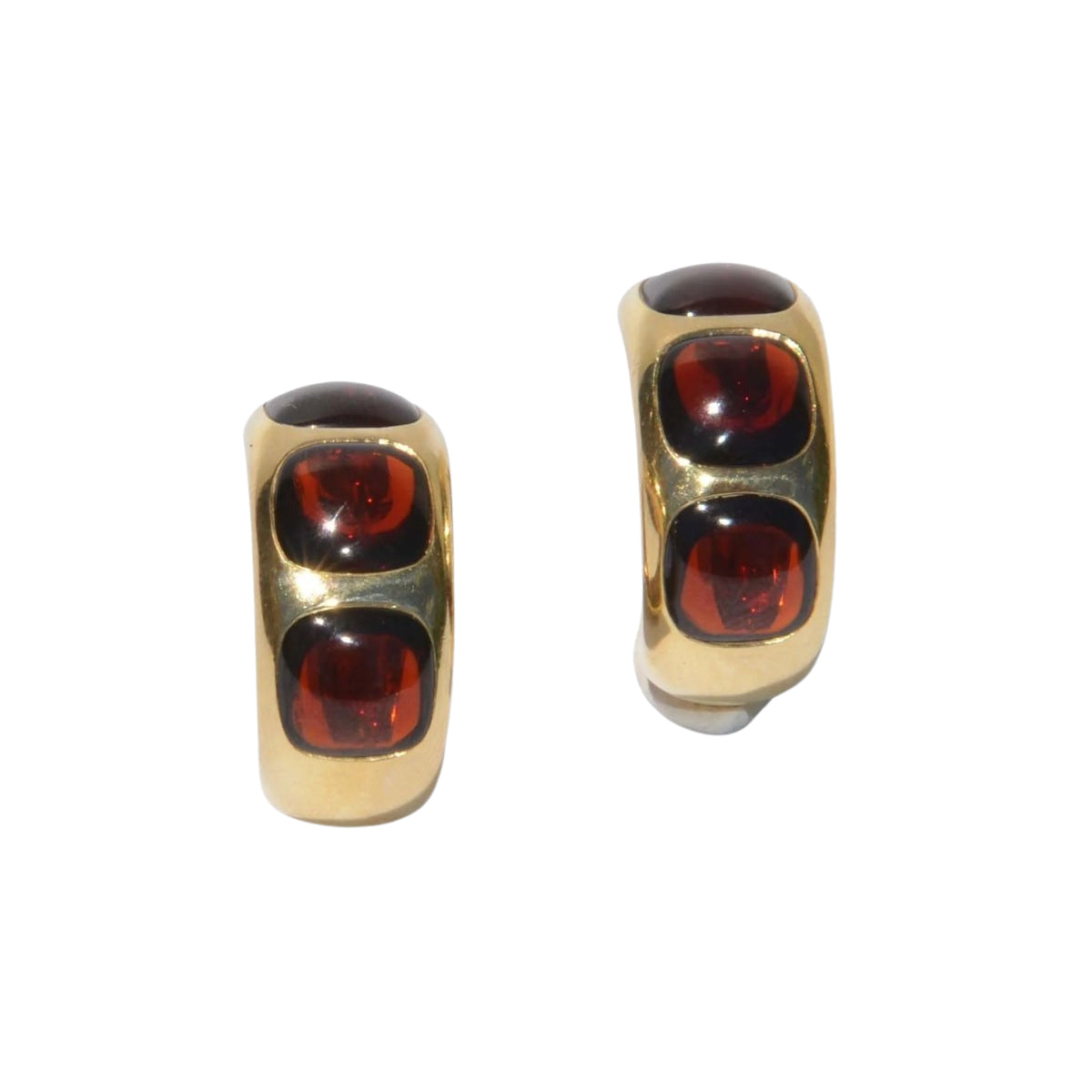 Boucles d'oreilles en or jaune de la maison Pomellato avec des cabochons de grenats - Castafiore