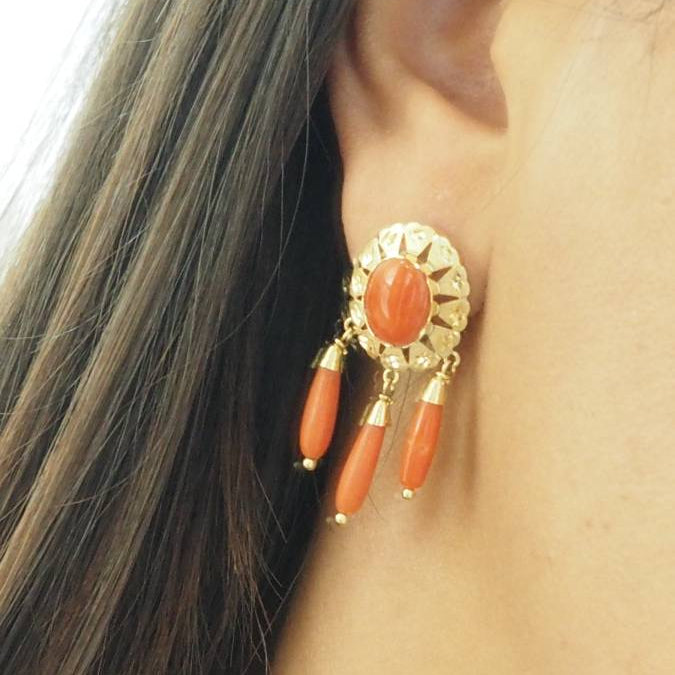 Boucles d'oreilles en or jaune et corail - Castafiore