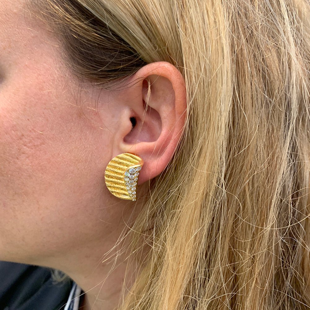 Boucles d'oreilles en or jaune et diamants - Castafiore