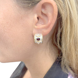 Boucles d'oreilles en or jaune et or blanc avec rubis et diamants. - Castafiore