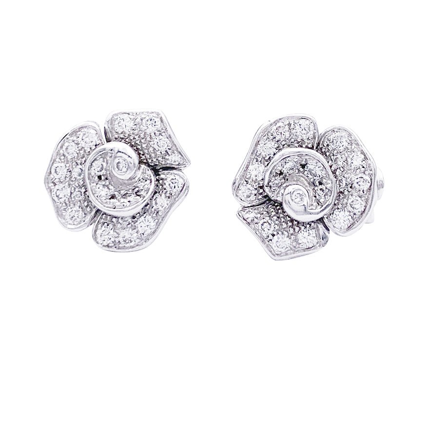 Boucles d'oreilles, "Fleurs", or blanc, diamants. - Castafiore