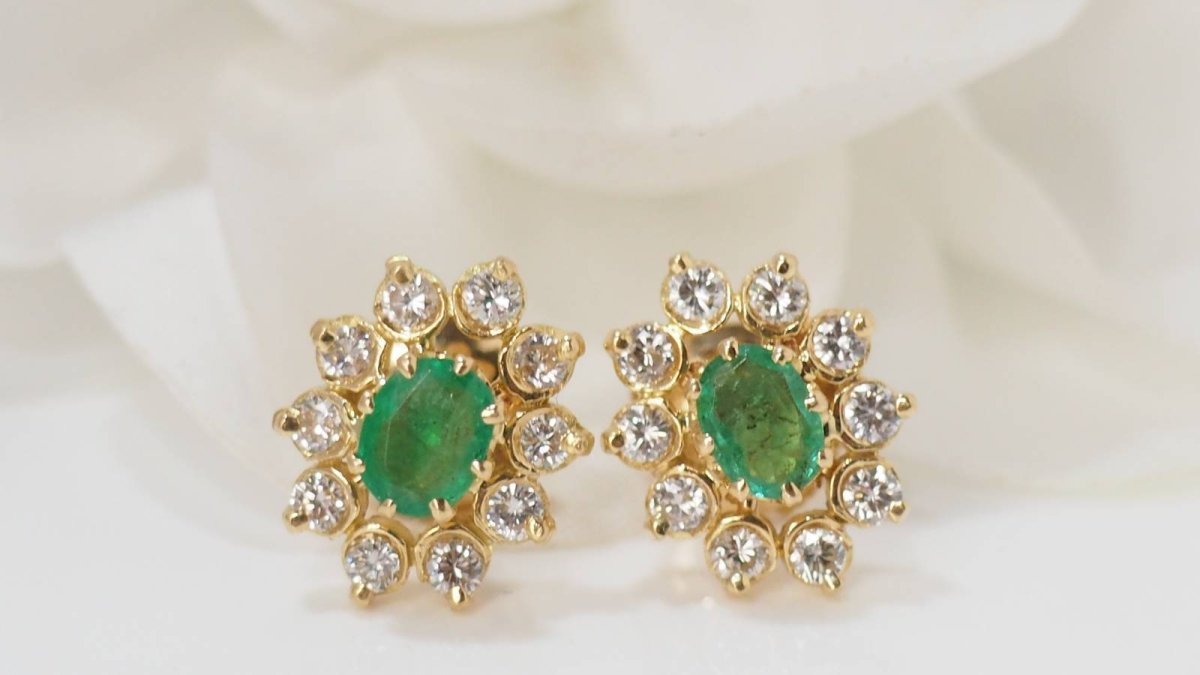 Boucles d'oreilles marguerite en or jaune, Emeraudes et diamants - Castafiore