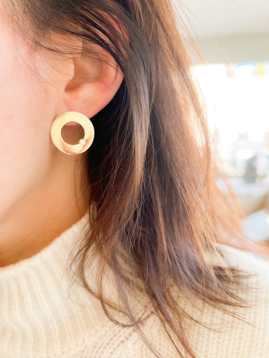 Boucles d'oreilles or jaune de la maison Dinh Van - Castafiore