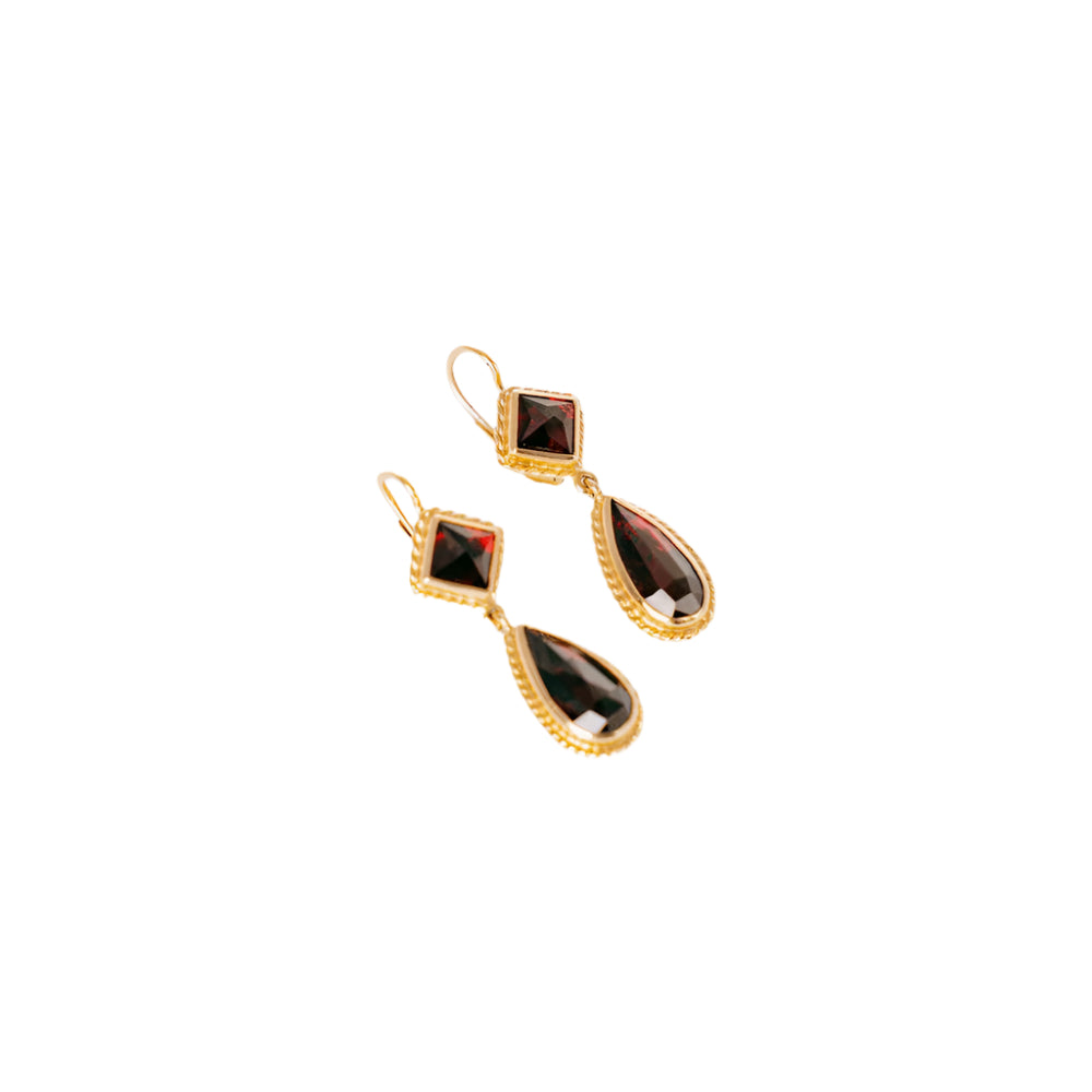 Boucles d'oreilles Pendantes en or jaune et grenat - Castafiore