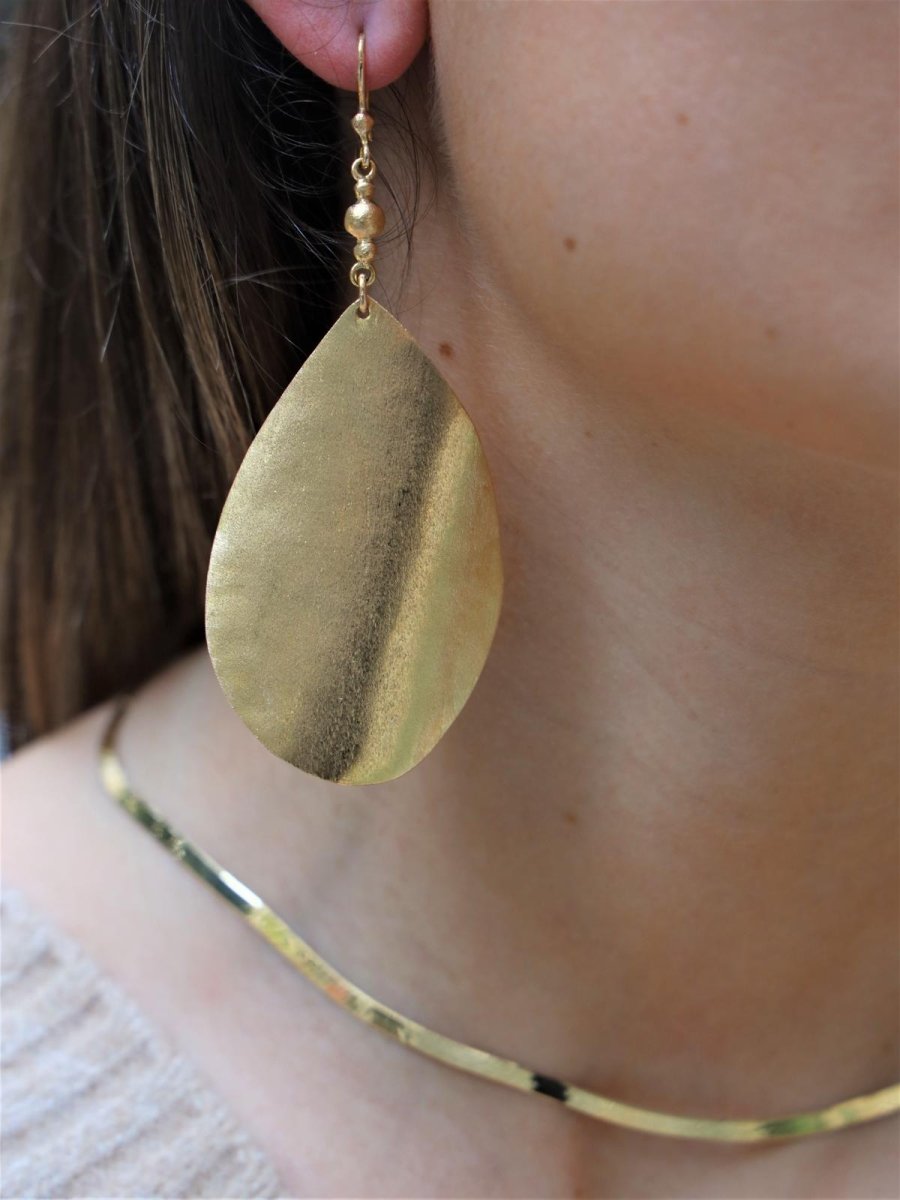 Boucles d'oreilles pendantes gouttes en or jaune ou gris 18 carats