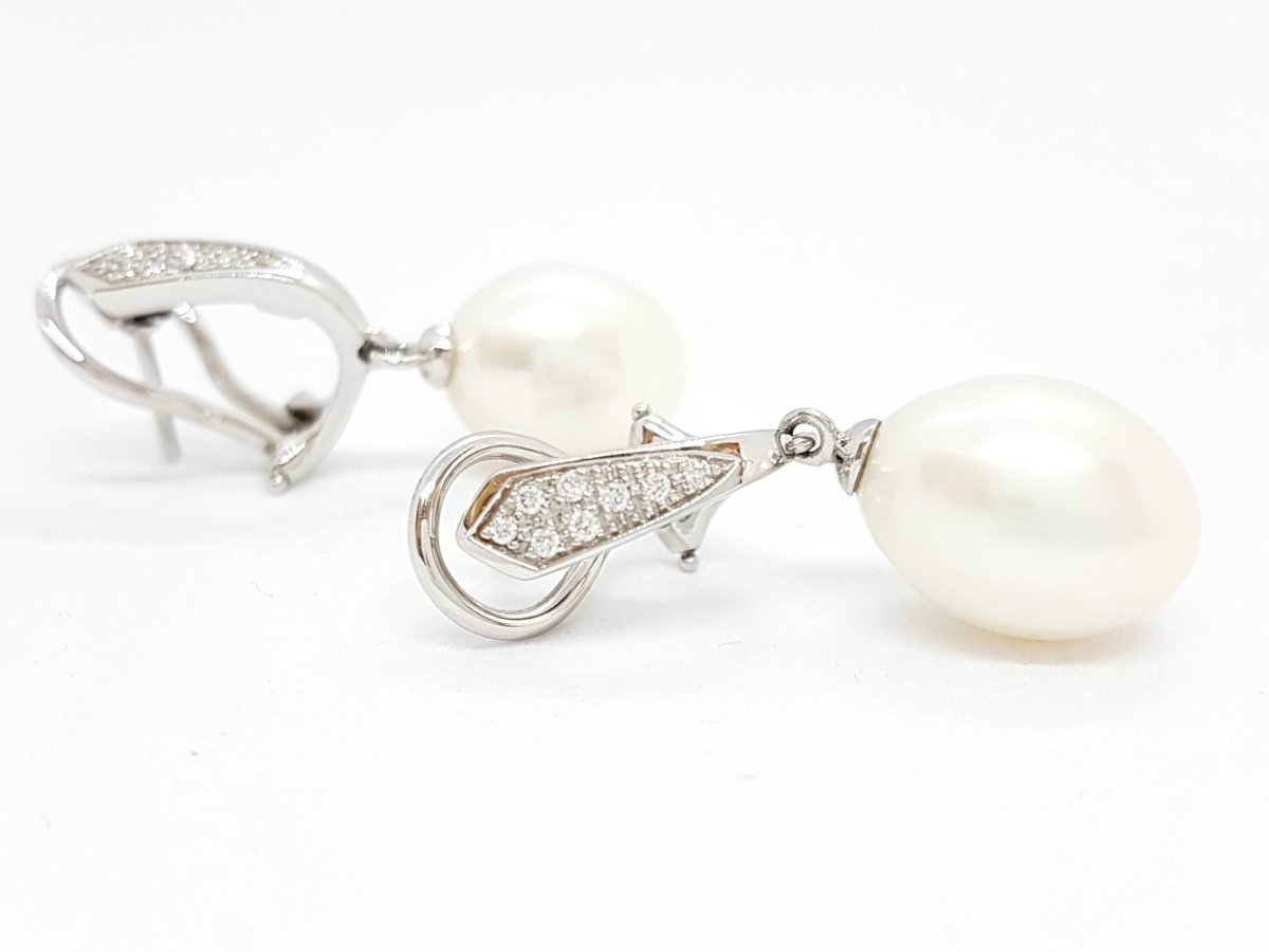 Boucles d'oreilles Pendantes ISABELLE LANGLOIS en or blanc, perles et diamants - Castafiore