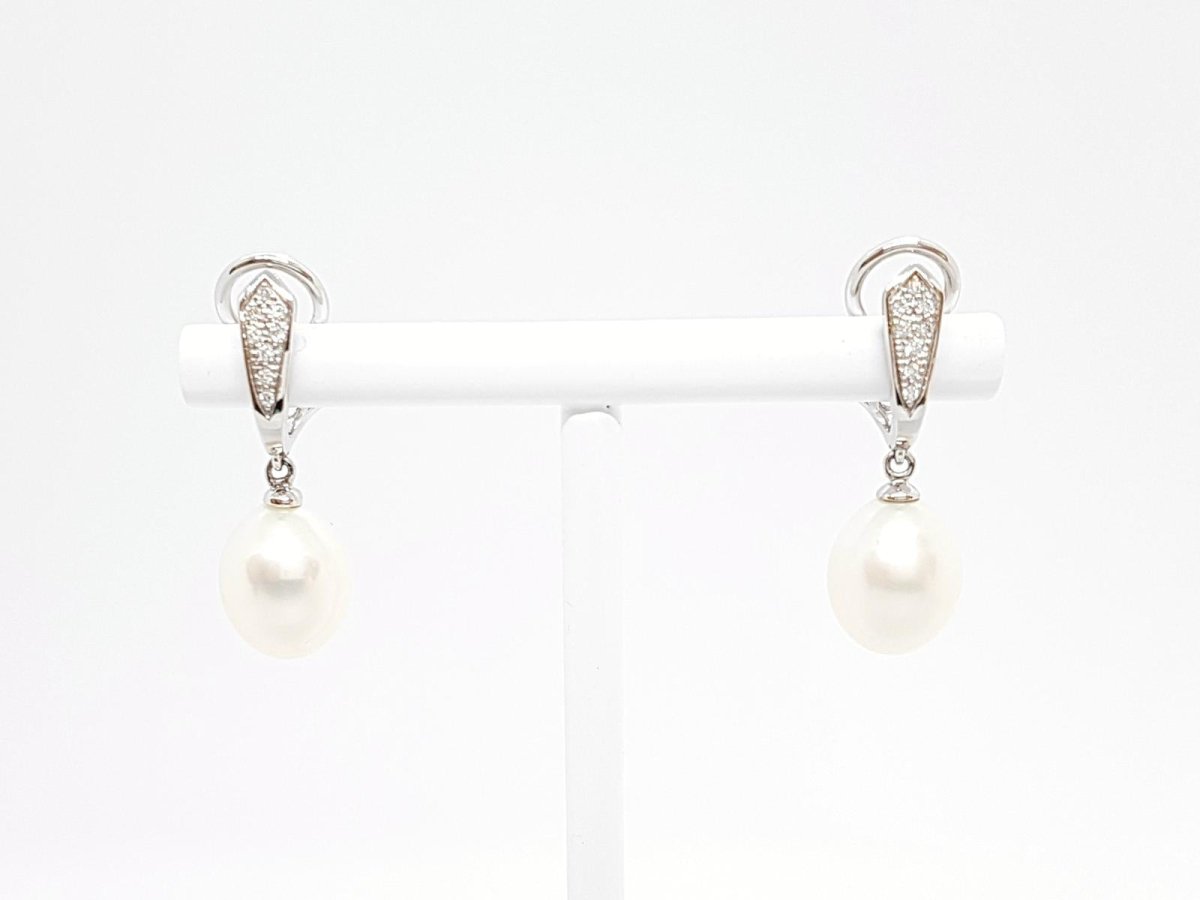 Boucles d'oreilles Pendantes ISABELLE LANGLOIS en or blanc, perles et diamants - Castafiore