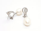 Boucles d'oreilles Pendantes ISABELLE LANGLOIS en or blanc, perles et diamants - Castafiore