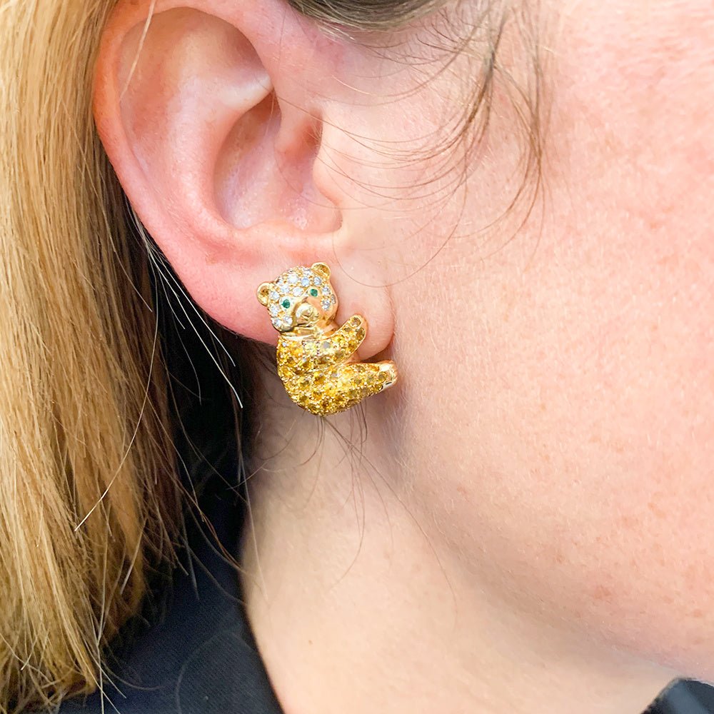 Boucles d’oreilles VAN CLEEF & ARPELS "Oursons" en or jaune, saphir et diamants - Castafiore