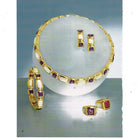 Boucles d'oreilles VAN CLEEF & ARPELS "Saint Germain" en or jaune, améthystes et nacres - Castafiore