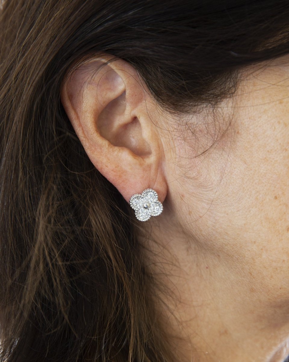 Boucles d'oreilles VAN CLEEF & ARPELS "Vintage Alhambra" en or blanc et diamant - Castafiore