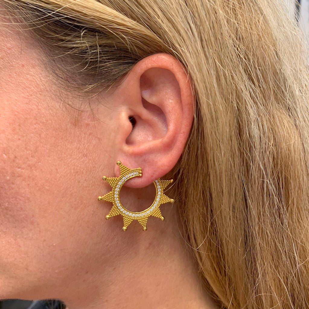 Boucles d'oreilles Zolotas, "Helios" en or jaune et diamants - Castafiore