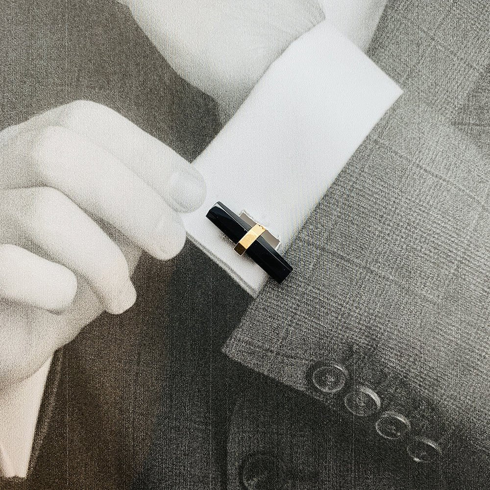 Boutons de manchette CARTIER en or jaune, acier et onyx - Castafiore