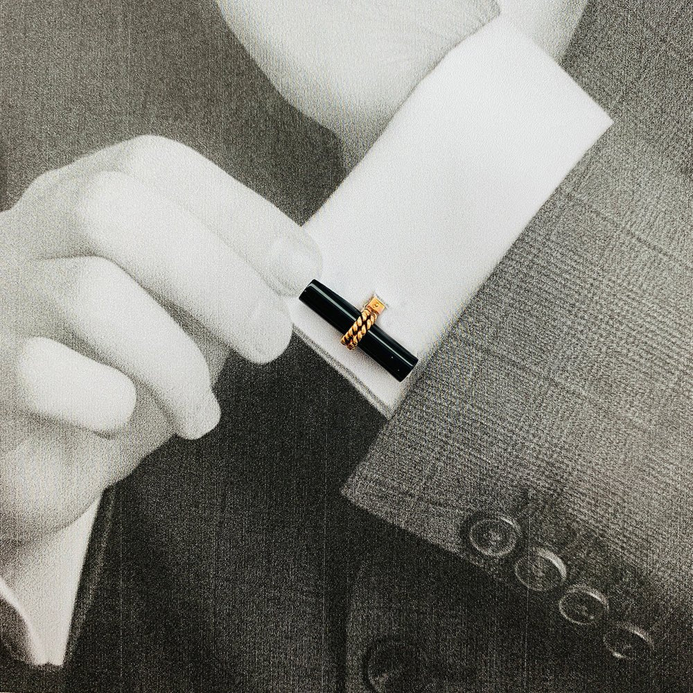Boutons de manchette VAN CLEEF & ARPELS en or jaune et onyx - Castafiore
