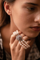 Bracelet 3 rangs de perles fermoir or gris saphirs et rubis - Castafiore