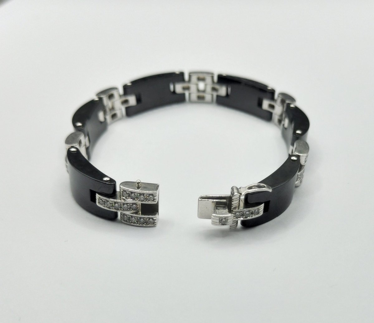 Bracelet CARTIER "panthère" en or blanc, diamants et céramique noire - Castafiore