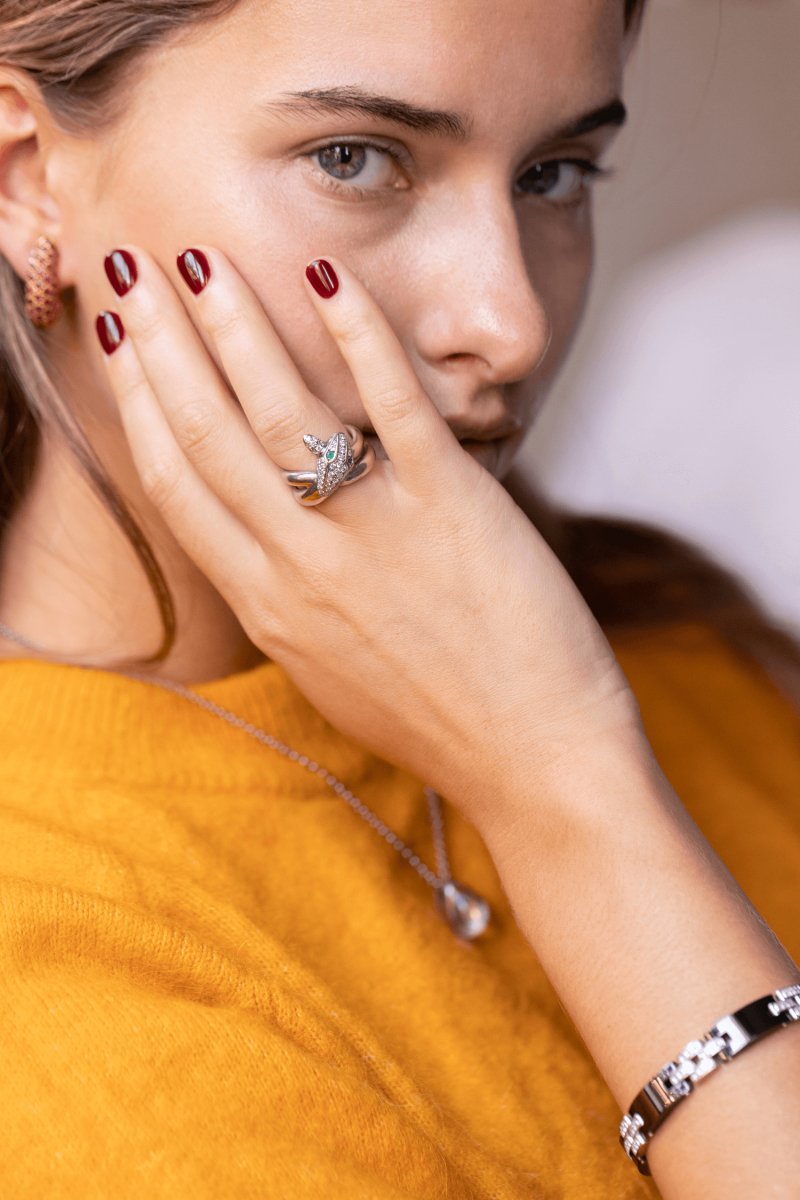 Bracelet CARTIER "panthère" en or blanc, diamants et céramique noire - Castafiore
