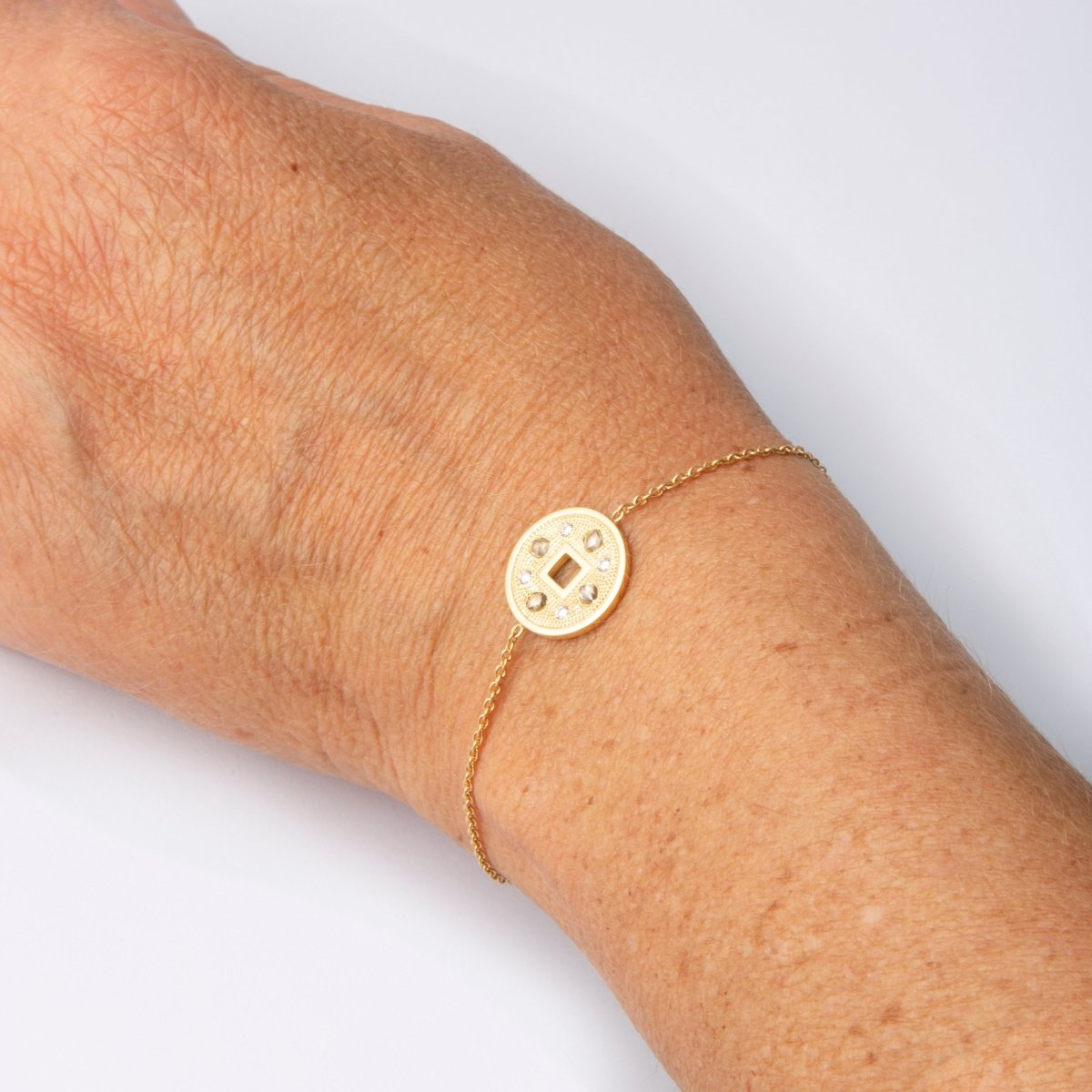 Bracelet DE BEERS "Talisman", en or jaune et diamants - Castafiore