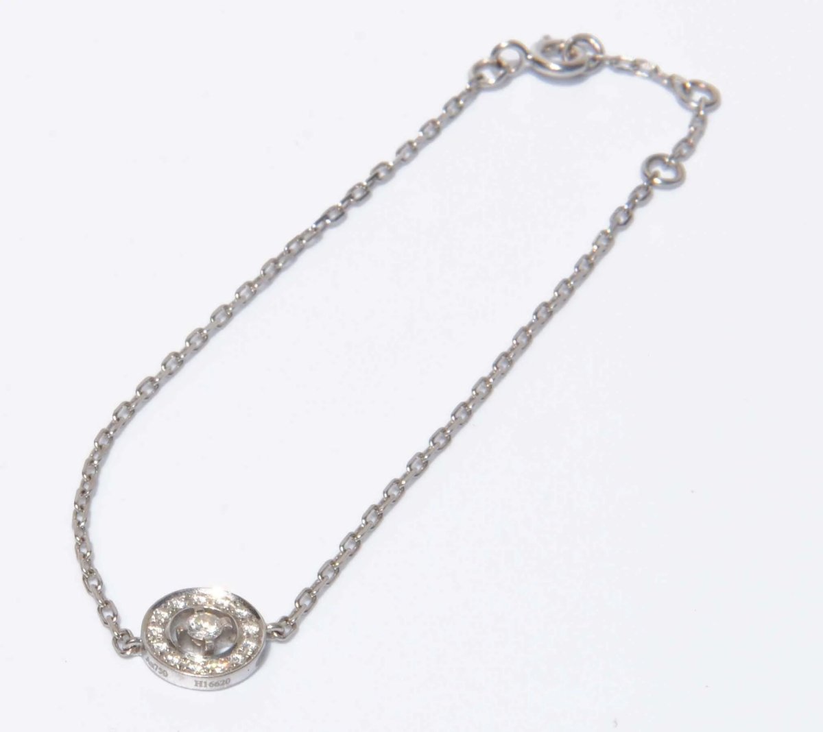 Bracelet de la maison Boucheron en or gris et diamant - Castafiore