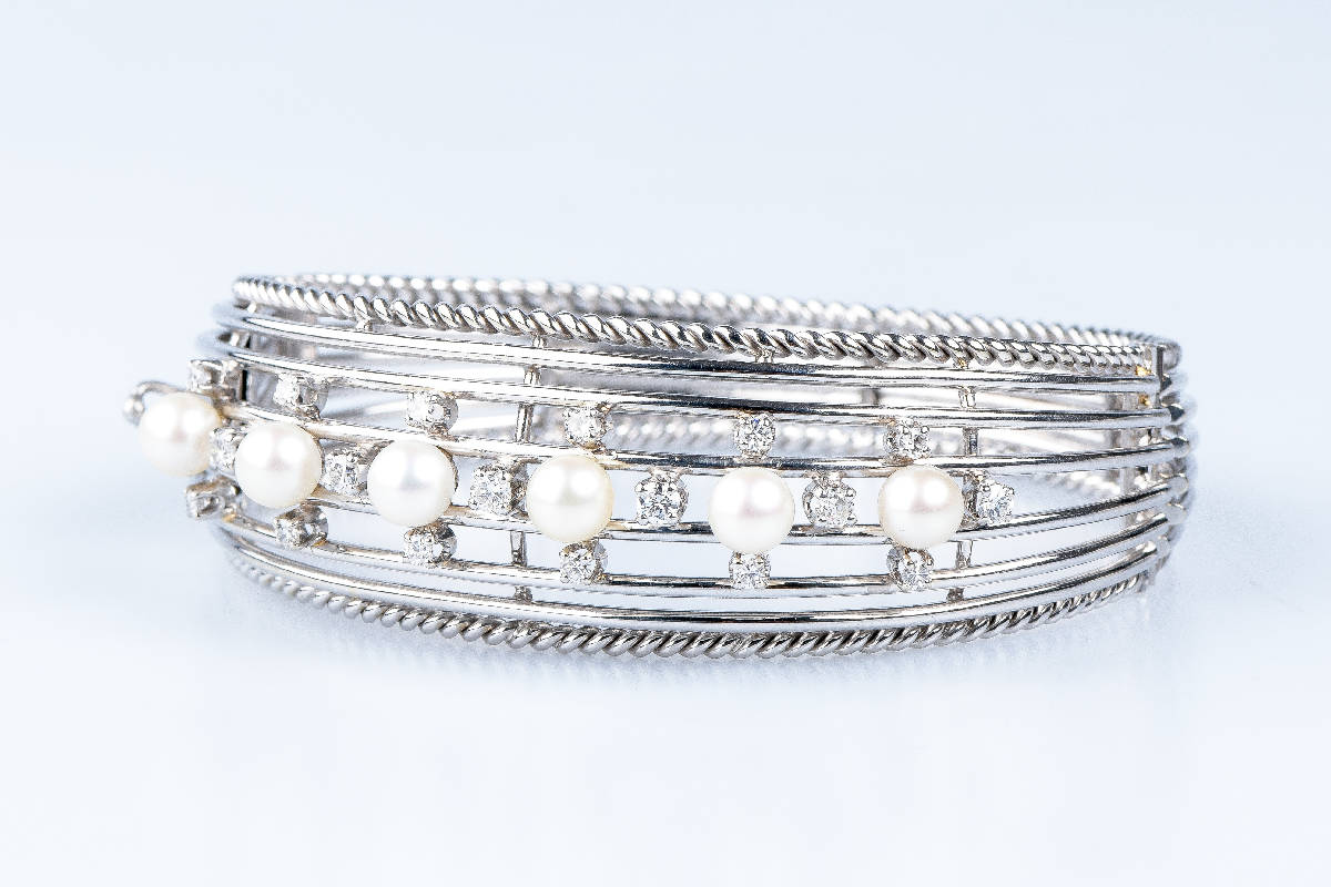 Bracelet demi-jonc perles diamants en or blanc 18 carats - Castafiore