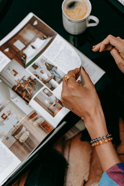Bracelet en or jaune, émail bleu, sertie d'un diamant - Castafiore