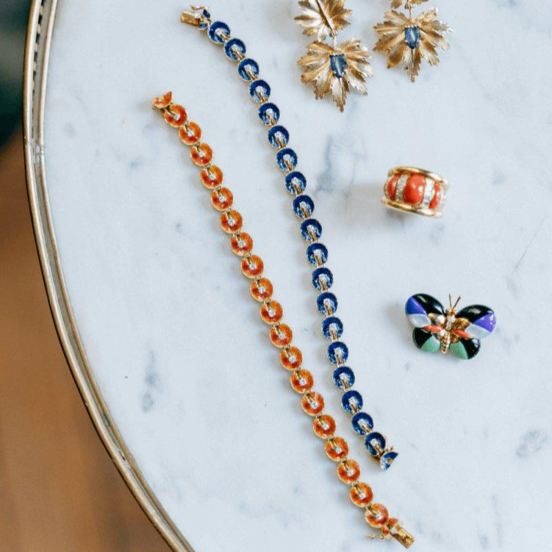 Bracelet en or jaune, émail gold, sertie d'un diamant - Castafiore