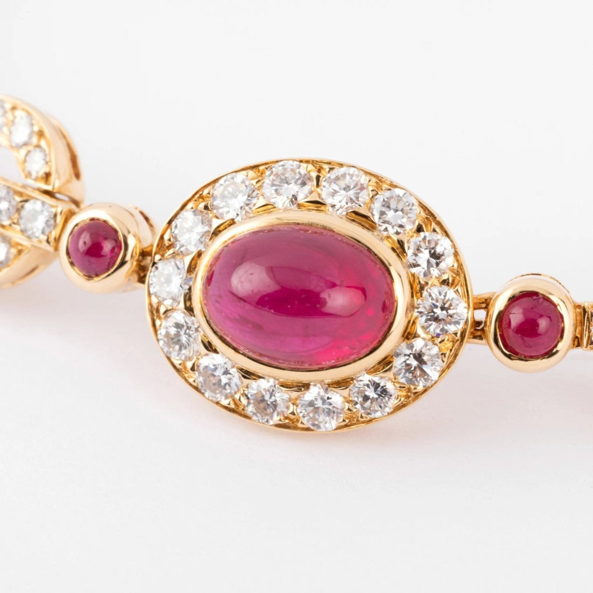 Bracelet en or jaune et diamant ,rubis cabochon de la maison Van Cleef and Arpels - Castafiore