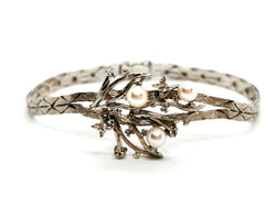 Bracelet géométrique motif feuillage en or blanc, perles et diamants - Castafiore