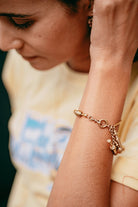 Bracelet giletière en or jaune et rose avec sa clef et son crochet - Castafiore