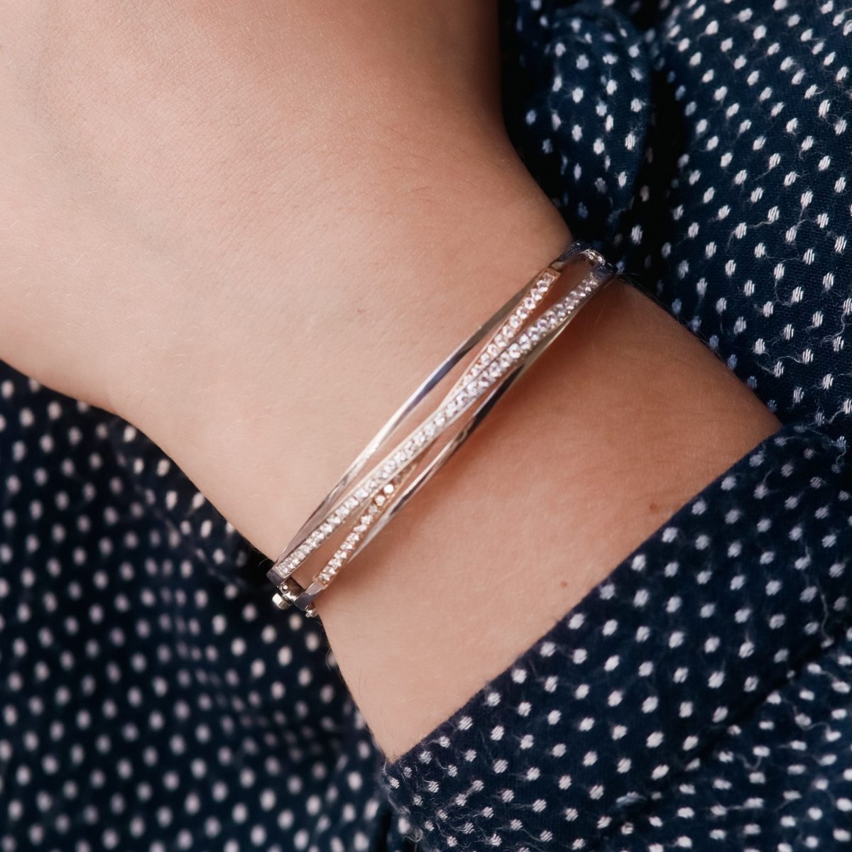 Bracelet jonc en or blanc et diamants - Castafiore