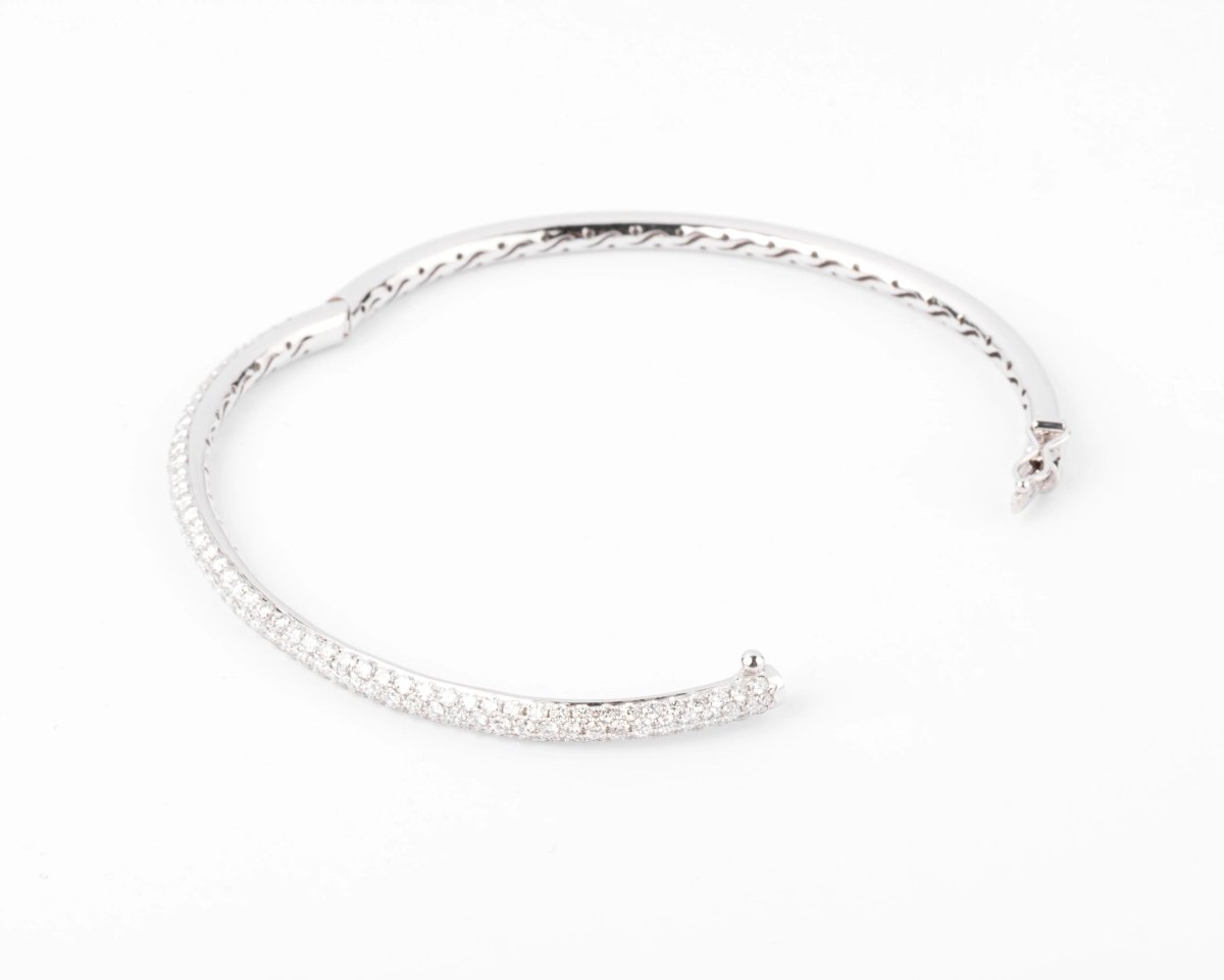 Bracelet jonc en or gris serti de 3 lignes de diamant - Castafiore