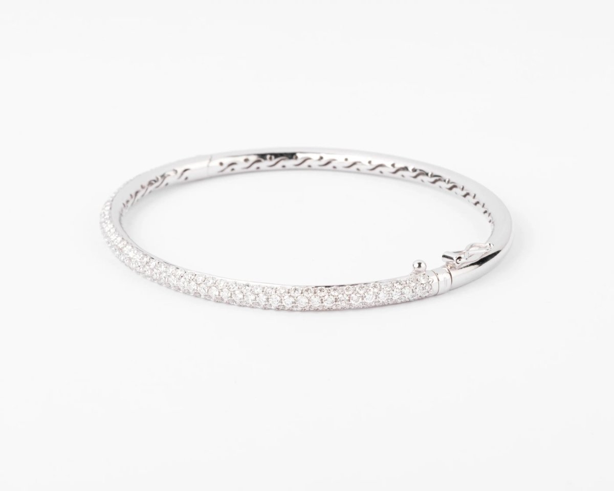 Bracelet jonc en or gris serti de 3 lignes de diamant - Castafiore