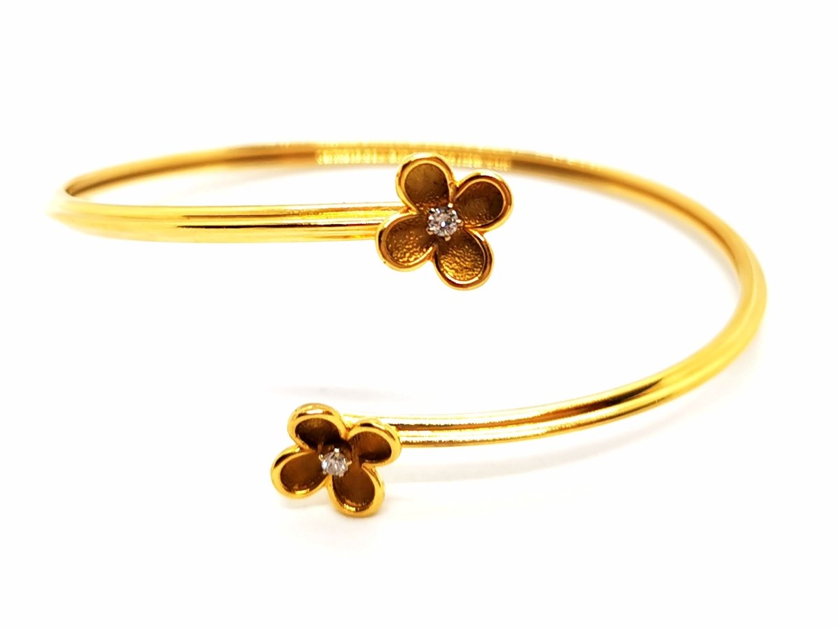 Bracelet Jonc fleur en or jaune et diamants - Castafiore