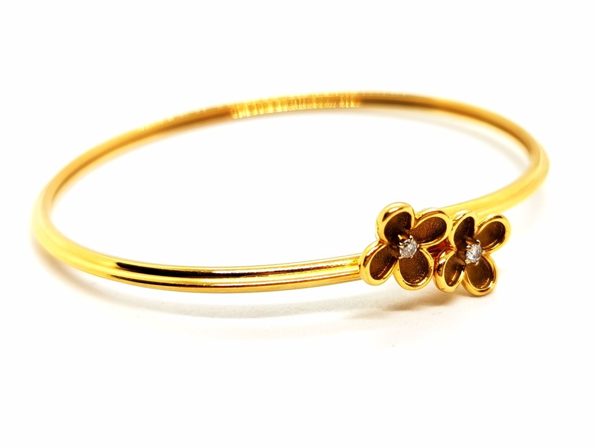 Bracelet Jonc fleur en or jaune et diamants - Castafiore