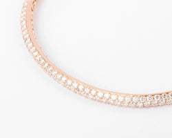 Bracelet jonc ouvrant en or rose serti de 3 lignes de diamant - Castafiore