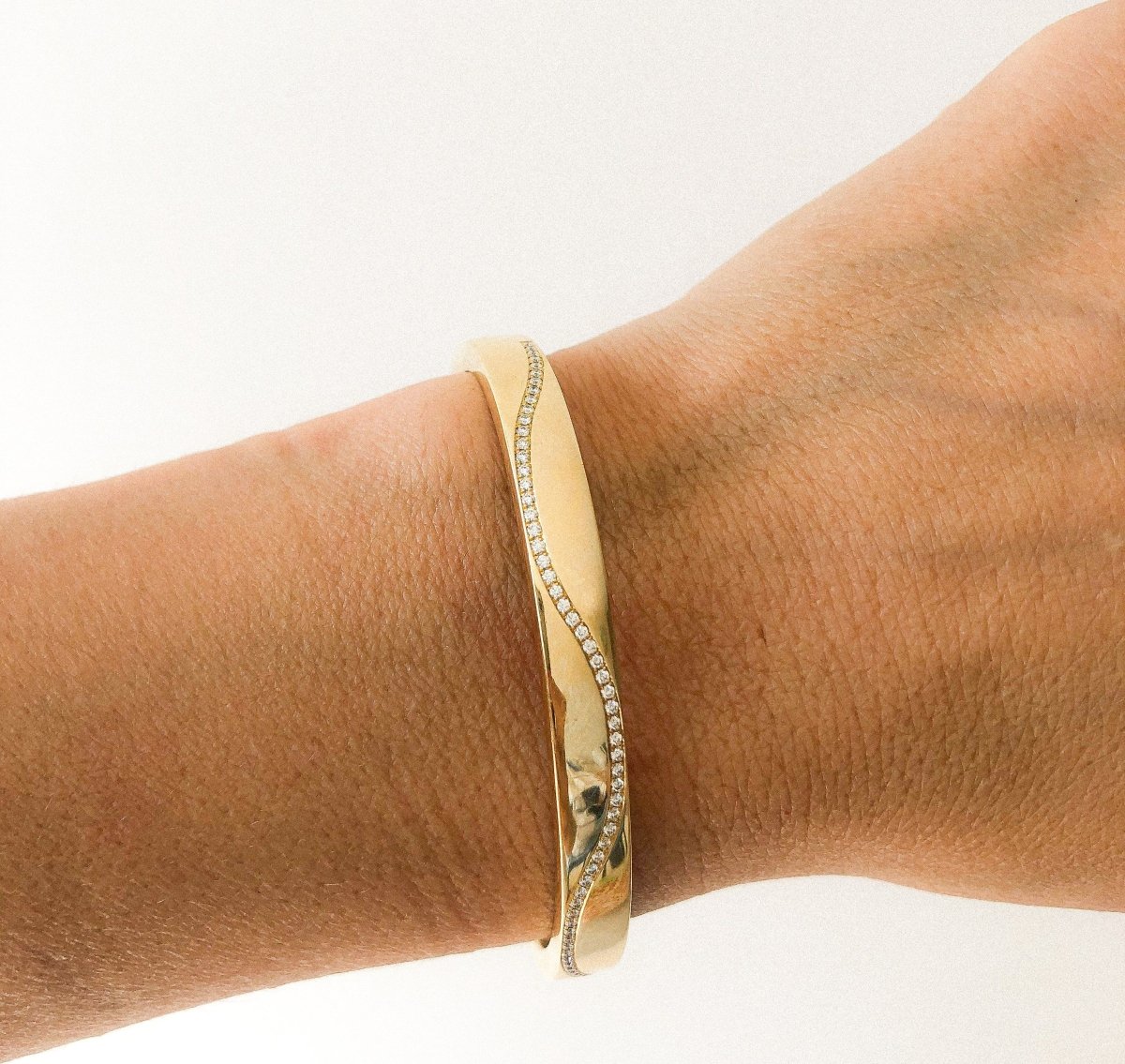 Bracelet jonc ouvrant or jaune et diamant - Castafiore
